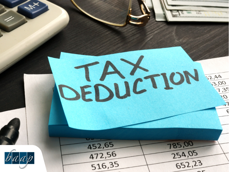 Tax deduction concept with sticky notes and calculator on desk